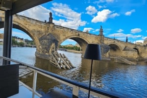 Prague : croisière fluviale sur la Vltava au rythme du jazz et commentaire audio