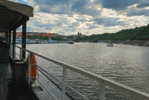 Prague : croisière fluviale sur la Vltava au rythme du jazz et commentaire audio