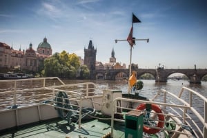 Prague: Vltava River Evening Dinner Cruise