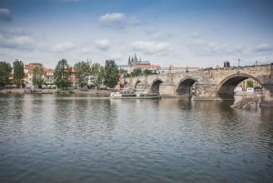 Prague: Vltava River Evening Dinner Cruise