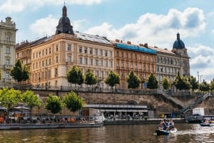 Praga: Wycieczka kajakiem z przewodnikiem po Wełtawie