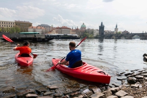 Prag: Kajak-tur på Vltava-floden med guide