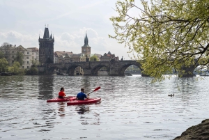 Prag: Kajak-tur på Vltava-floden med guide