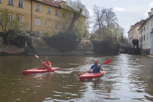 Prag: Kajak-tur på Vltava-floden med guide