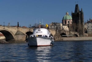 Prague: Vltava River Private Boat Party with Drinks