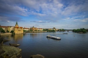 Prag: Sightseeing-Bootsfahrt auf der Moldau