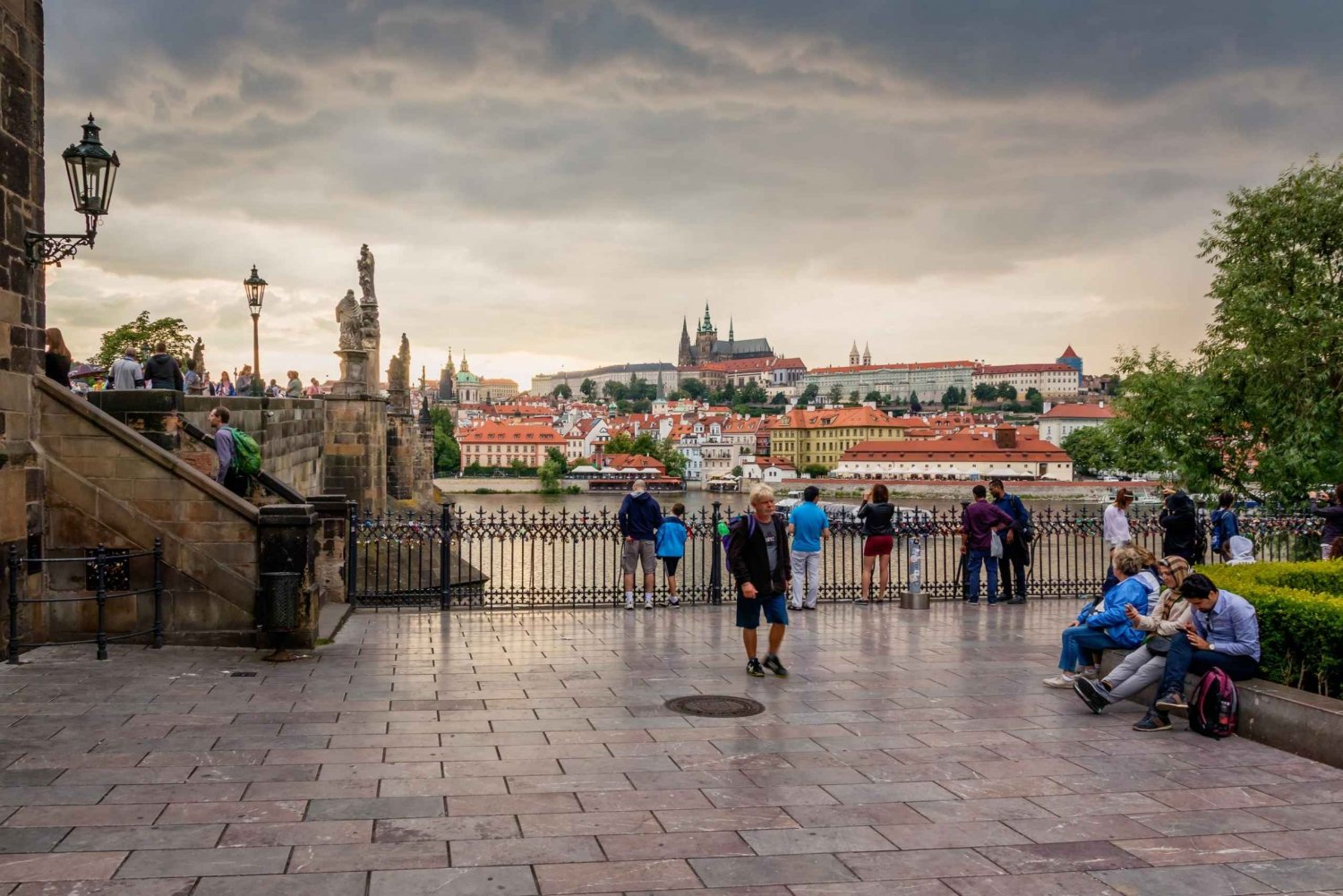 Prague: Walking Tour & Virtual Reality Experience