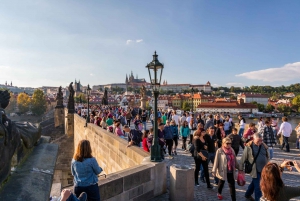 Prague: Walking Tour & Virtual Reality Experience