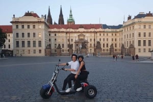 Wielka wycieczka po mieście na elektrycznym trójkołowcu w Pradze - przewodnik na żywo