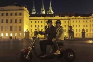 Wielka wycieczka po mieście na elektrycznym trójkołowcu w Pradze - przewodnik na żywo
