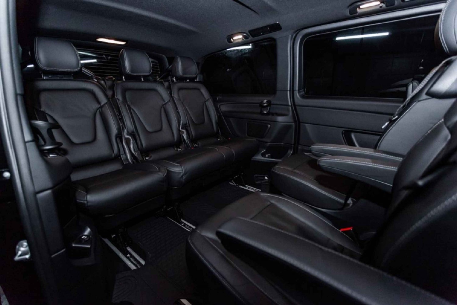 Taxi from/to airport with professional drivers