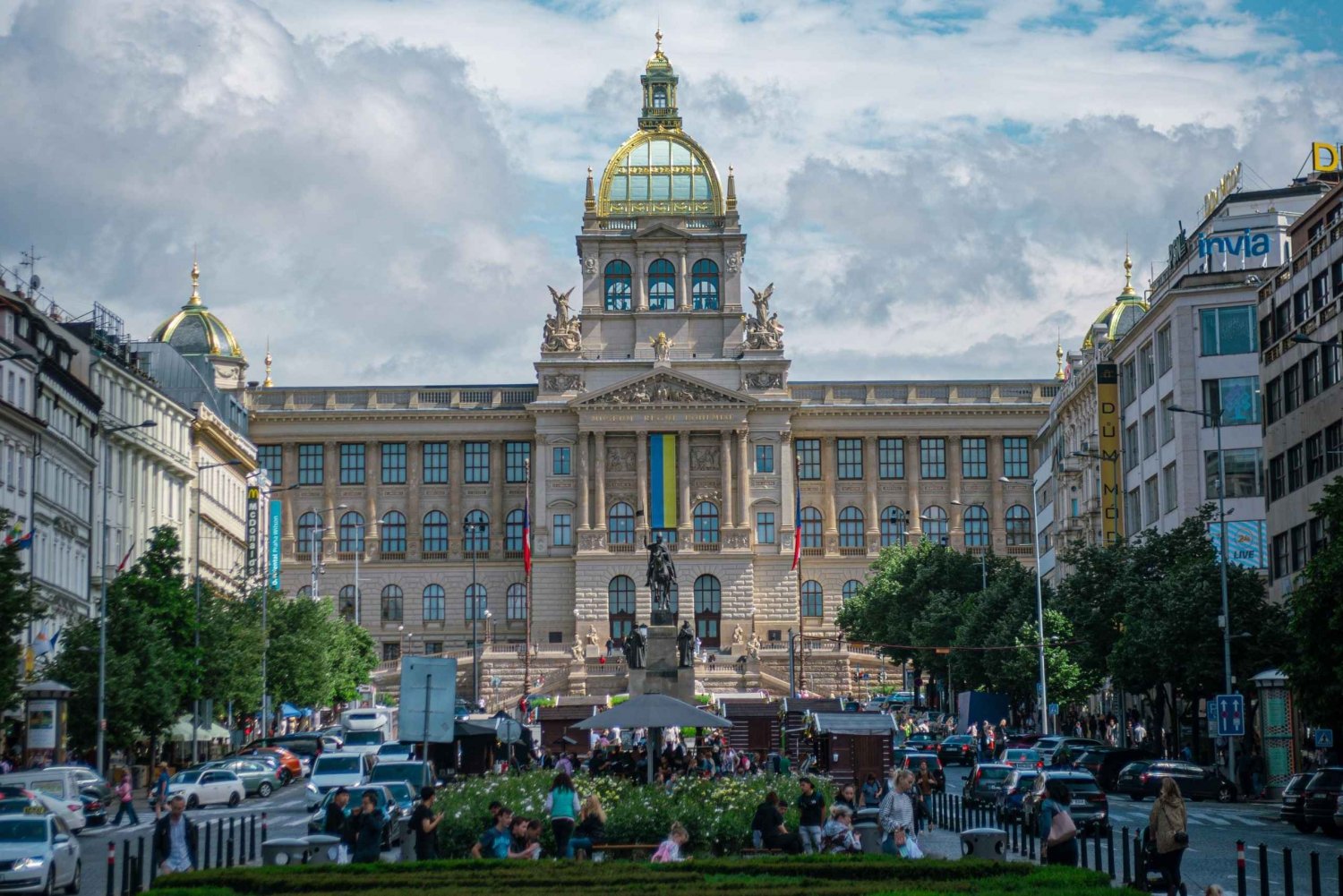 Prague: Old and New Town Walking Tour with Boat Trip