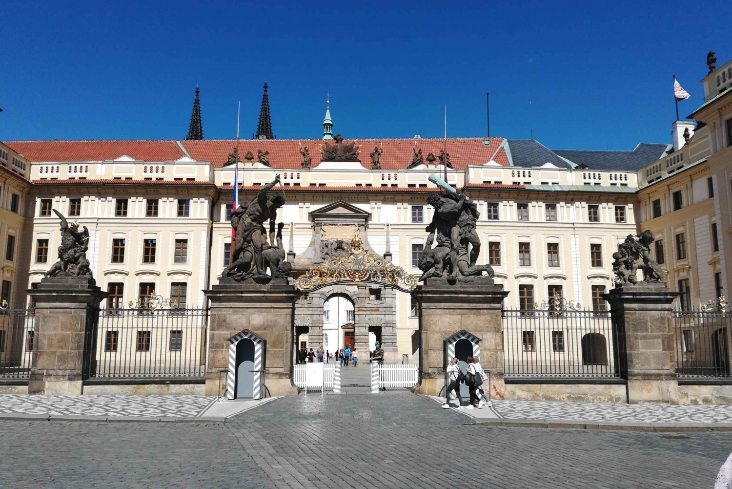 Praga: tour al Castello di Praga con biglietti inclusi. Spagnolo