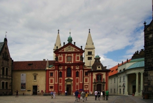 Prague: Tour to Prague Castle with tickets included. Spanish