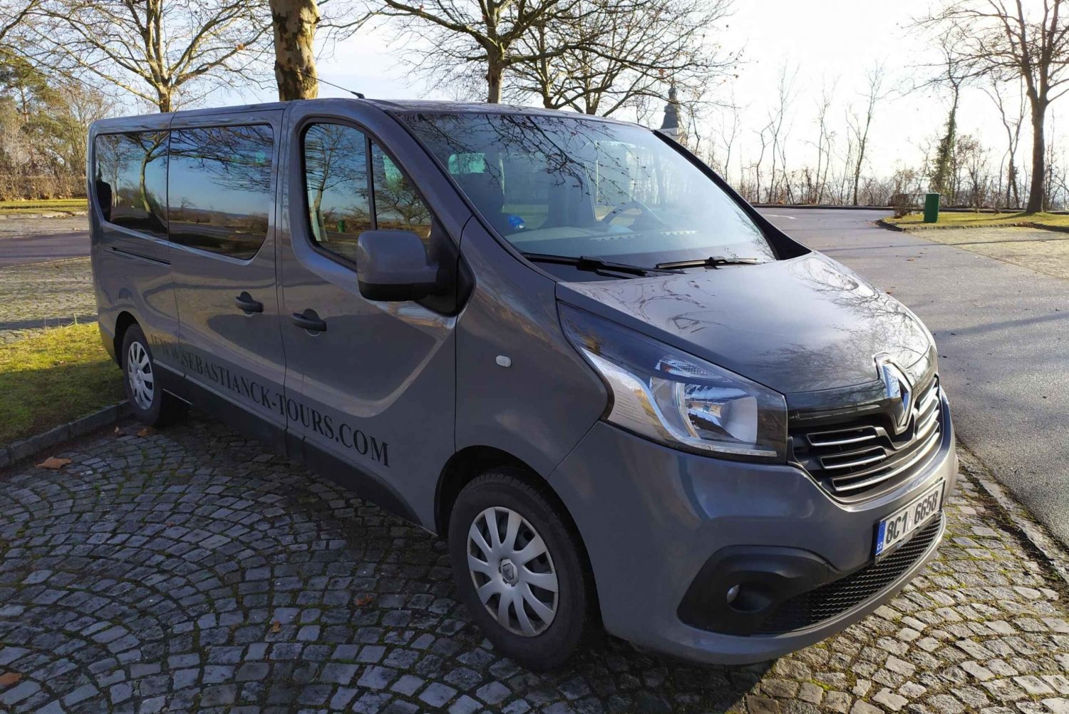 Vienna: Sightseeing Transfer to Prague via Cesky Krumlov