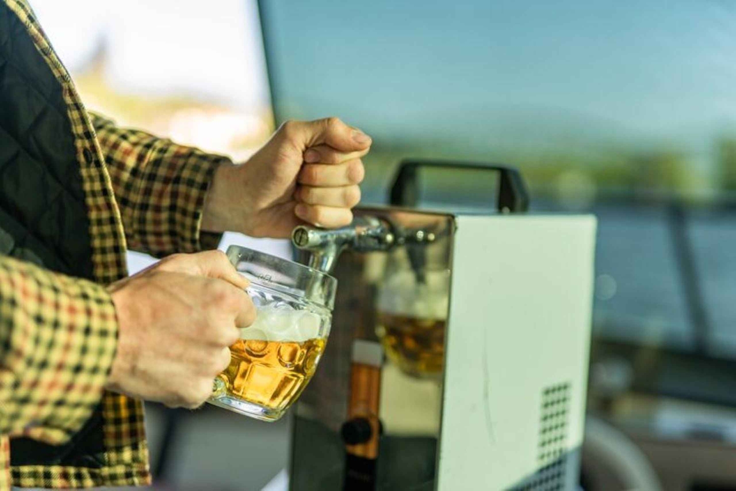 VIP Prag YachtBoat ONE Erlebnis: All-You-Can-Drink