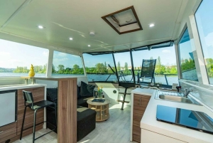 VIP Prag YachtBoat ONE Erlebnis: All-You-Can-Drink