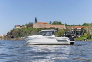 VIP Prague YachtBoat SPEED Experience: All-You-Can-Drink