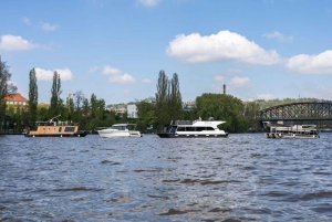 VIP Prague YachtBoat SPEED Experience: All-You-Can-Drink
