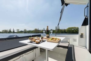 VIP Prague YachtBoat SPEED Experience: All-You-Can-Drink