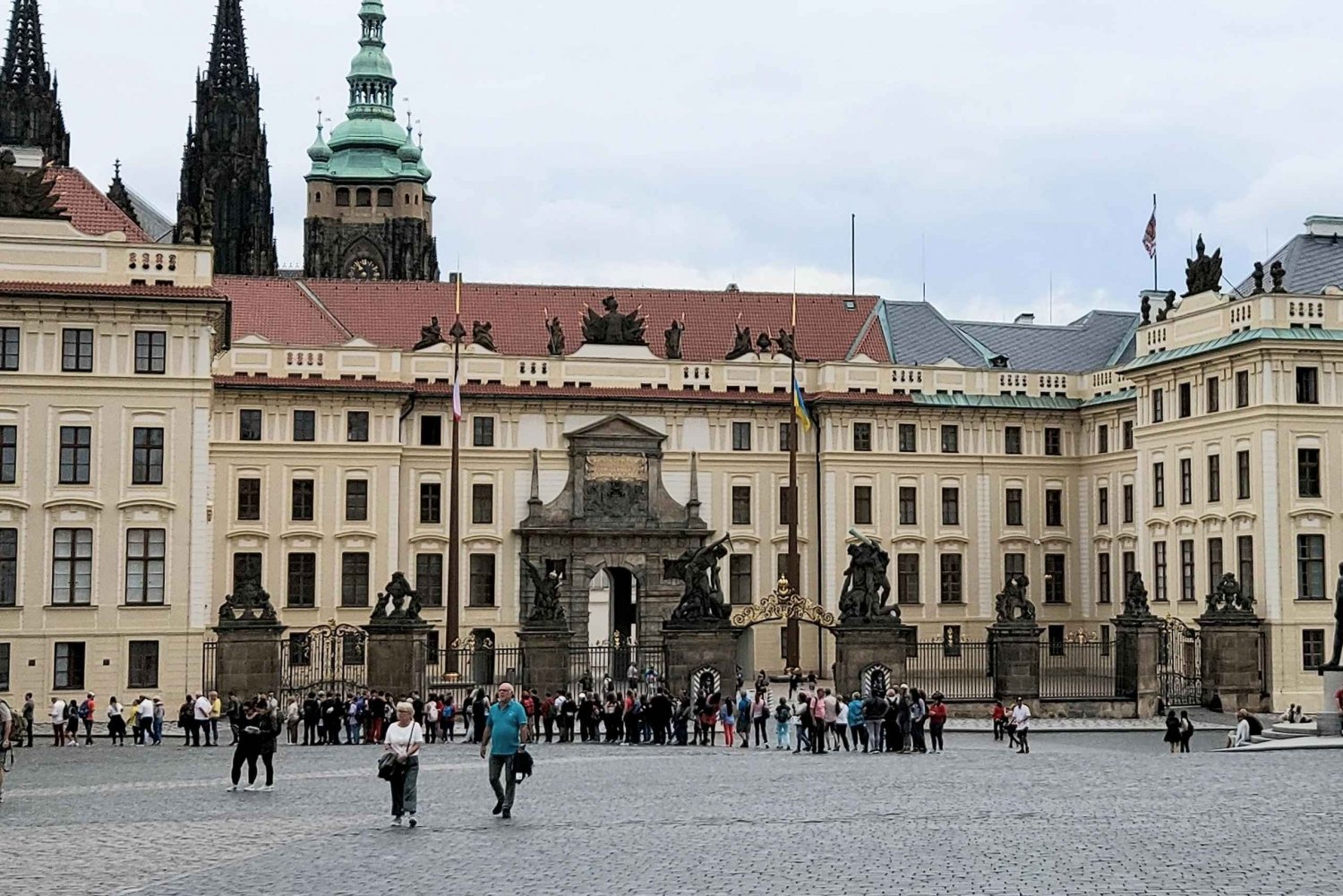 Guided walking tour Prague: include Prazskiy Castle