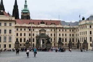 Guided walking tour Prague: include Prazskiy Castle