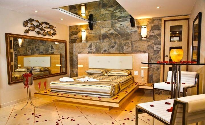 Villa Jacuzzi Zen II suite with romantic decorations for special occasion