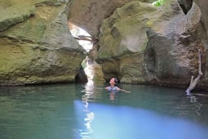 Grotte di Arenales, cascata e avventura di nuoto nel fiume