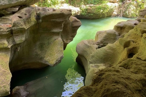 Aventure dans les grottes, les cascades et la rivière d'Arenales