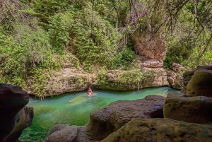 Arenales-grotter, fossefall og elvebading