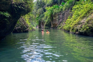 Jaskinie Arenales, wodospad i przygoda z pływaniem w rzece