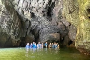 Cavernas Arenales, cachoeira e aventura de natação no rio