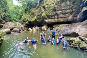 Grotte di Arenales, cascata e avventura di nuoto nel fiume