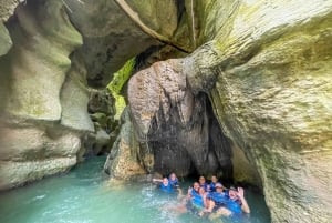 Aventure dans les grottes, les cascades et la rivière d'Arenales