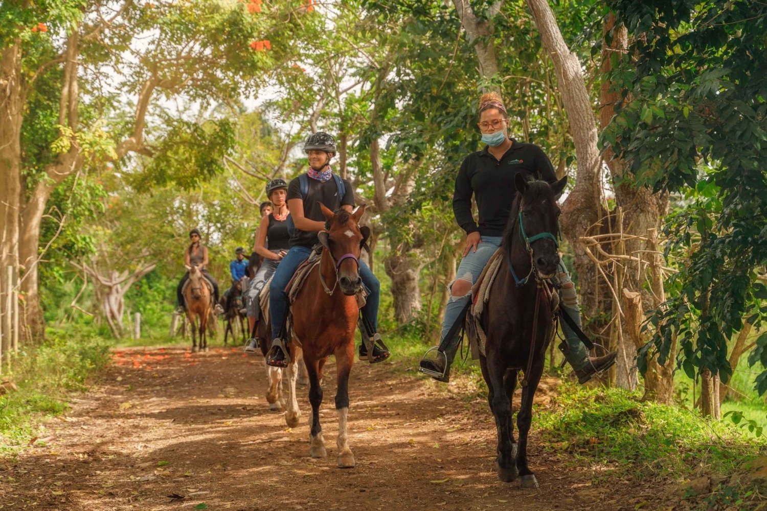 Parque de la selva tropical de Carabalí: recorrido a caballo por la selva tropical