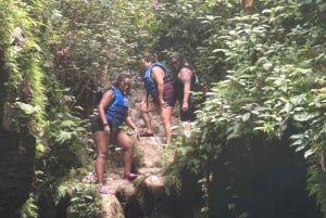 Charco Azul, cavernas, cachoeiras, praia, bebidas gratuitas para adultos