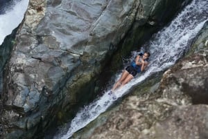 Experiência exclusiva em El Yunque: escorregas e cascatas