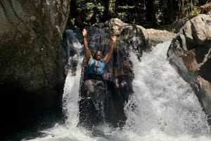 Experiência exclusiva em El Yunque: escorregas e cascatas