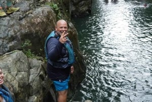 Experiência exclusiva em El Yunque: escorregas e cascatas