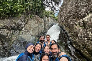 Experiência exclusiva em El Yunque: escorregas e cascatas