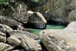 El Yunque: Dold vattenfallsvandring utanför vägen med transport