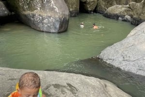 El Yunque: Skjult fossefallstur utenfor stien med transport