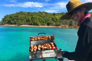 Fajardo: Katamaran-dagskrydstogt til Palomino Island med frokost