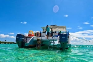 Fajardo : Excursion en bateau à moteur Icacos avec plongée en apnée, déjeuner et boissons