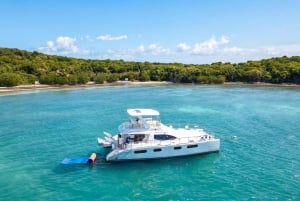 Fajardo: Private 47-F Catamaran Cruise with Drinks and Snack