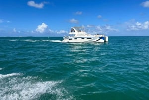 Fajardo: Private 47-F Catamaran Cruise with Drinks and Snack