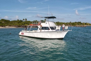 Fajardo: Bådtur med snorkling med snacks og drikkevarer