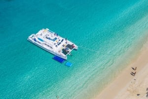 De Fajardo: excursion en catamaran à la plage avec déjeuner