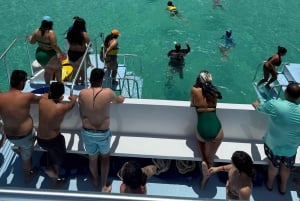 From Fajardo: Full-Day Culebra Islands Catamaran Tour