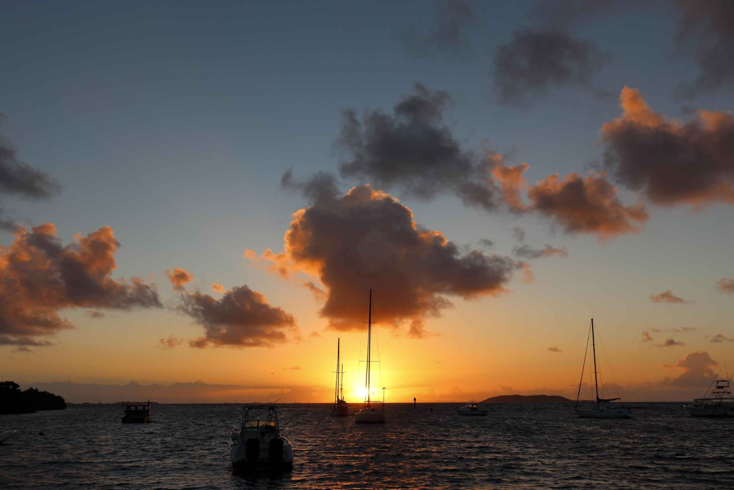 Från Fajardo: Båt och snorkling i solnedgången med lunch och fri bar